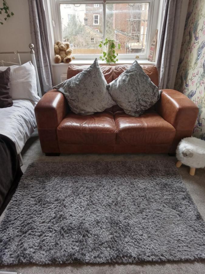 Little Dorrit Studio Flat 5 Rochester Me1 1Xz Strood Exterior foto